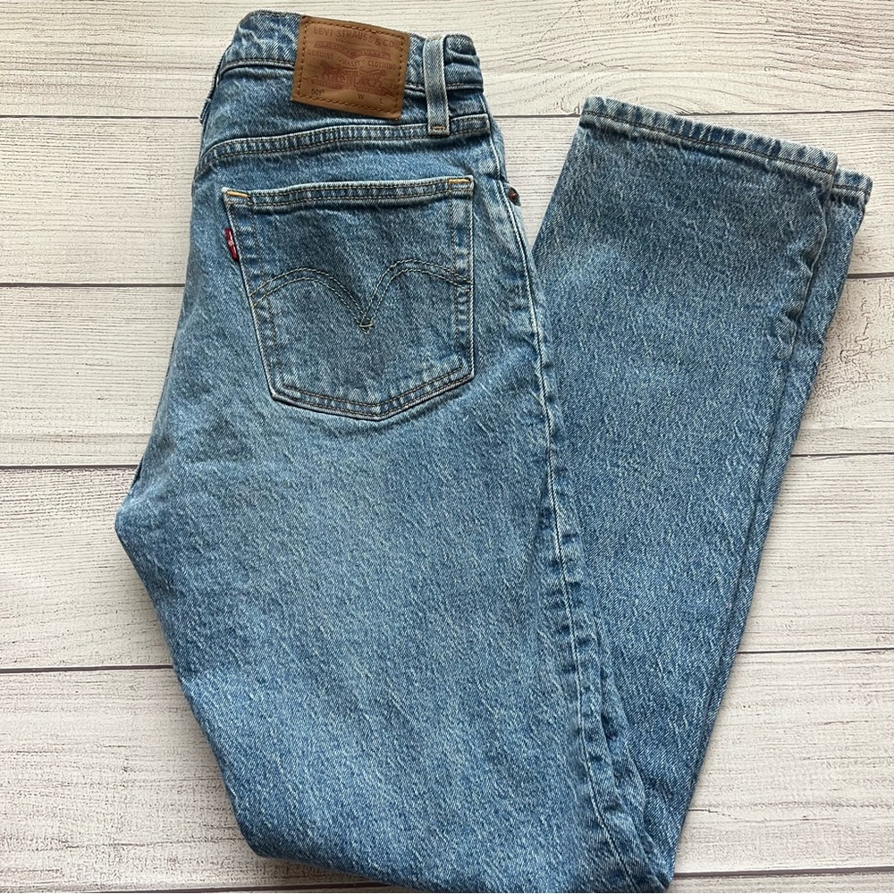 Levi Womens 501 Button Fly Jeans Size 27